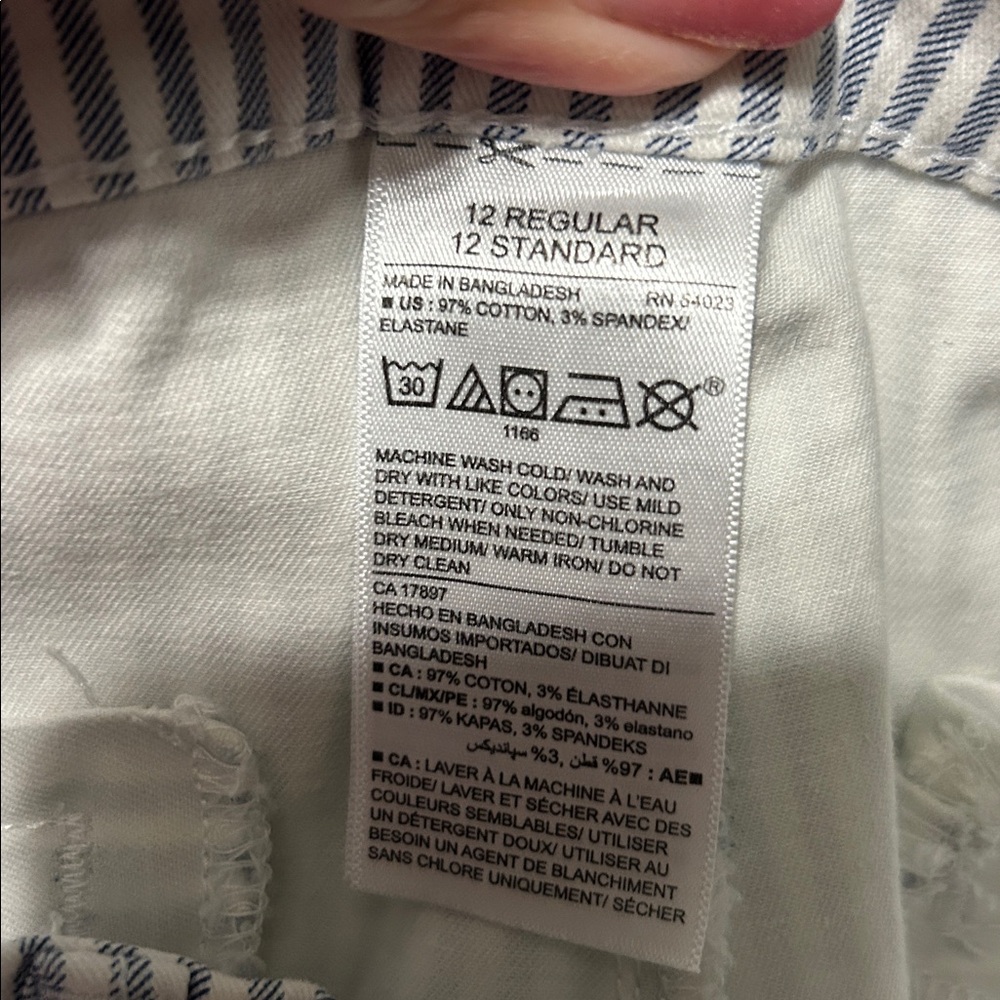 Old Navy Blue and White Striped Women’s Pants - Picture 6 of 6